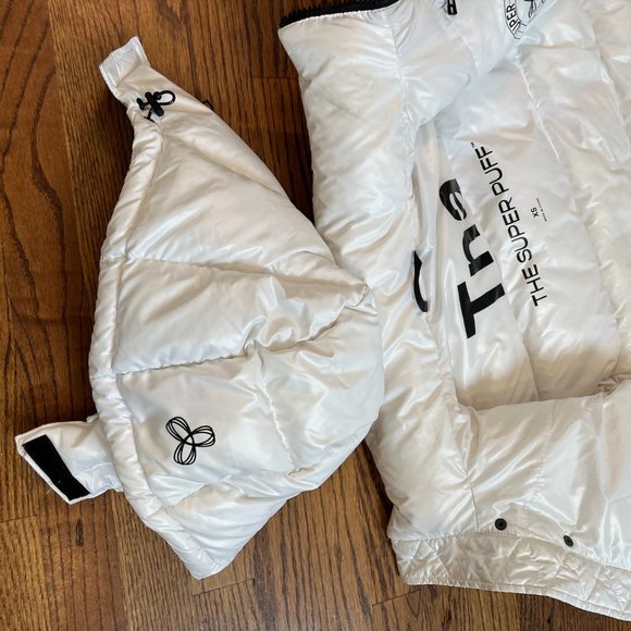 Aritzia TNA Superpuff White - Picture 3 of 4